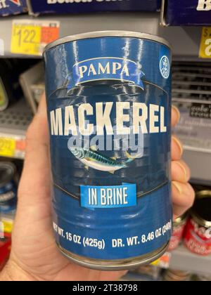 Grovetown, GA USA - 08 06 23: Walmart Lebensmittelgeschäft Pampa Dosenmakrele Stockfoto