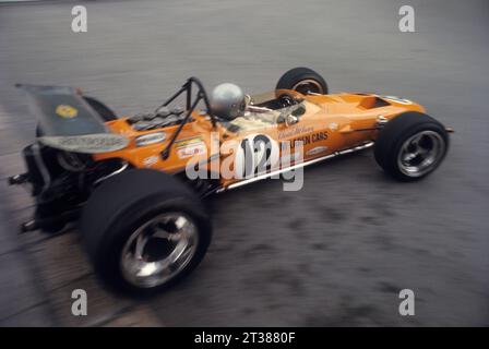 Formel 1: Der neue Zealander Bruce McLaren fährt mit der M14A um die Gasometer-Haarnadelkurve, Monaco Grand Prix, 1970. Er ging mit Suspensionsschäden in den Ruhestand. Dieses Rennen war sein letztes Rennen vor seinem tragischen Unfall in Goodwood Stockfoto