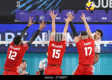 Bruno Lima (Argentinien); Amirhossein Esfandiar, Aliasghar Mojarad, Amin Esmaeilnezhad (Iran). Volleyball-Weltmeisterschaft 2022. Stockfoto