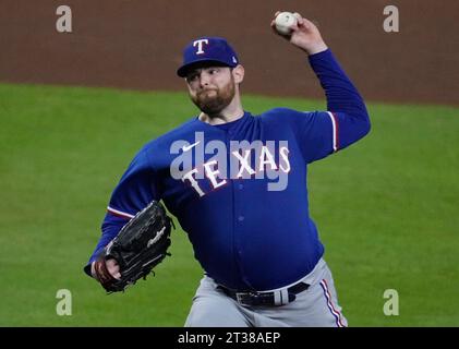 Houston, Usa. Oktober 2023. Der Texas Rangers Relief Pitcher Jordan Montgomery wirft im siebten Spiel der ALCS im Minute Maid Park in Houston am Montag, den 23. Oktober 2023, im dritten Inning gegen die Houston Astros. Foto: Kevin M. Cox/UPI Credit: UPI/Alamy Live News Stockfoto