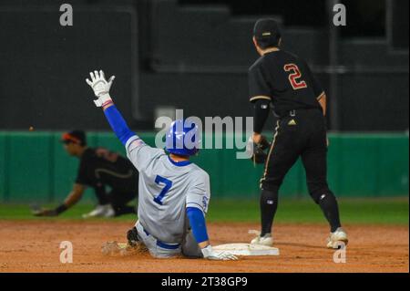 Luke Johnson (7), Spieler der Santa Margarita Eagles, rutscht am Freitag, Mai, in die zweite Basis während des CIF Southern Section Division 1 Baseball Finals. 19, 20 Stockfoto