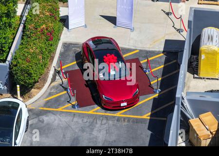 Allgemeine Luftaufnahme der Tesla Fahrzeuge im Riverside-Lindbergh Tesla Händlerbetrieb und Service Center am Mittwoch, 16. August 2023 in Riverside, Stockfoto