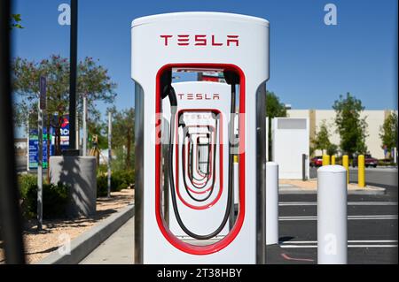 Allgemeine Gesamtansicht der Tesla Superchargers in der Nähe der Luftwaffenbasis März am Donnerstag, 17. August 2023 in Moreno Valley, Kalifornien (Dylan Stewart/Bild des SpO Stockfoto