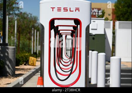 Allgemeine Gesamtansicht der Tesla Superchargers in der Nähe der Luftwaffenbasis März am Donnerstag, 17. August 2023 in Moreno Valley, Kalifornien (Dylan Stewart/Bild des SpO Stockfoto