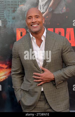 Los Angeles, Unbekannt. Oktober 2023. Das Foto vom 4. April 2018 zeigt Dwayne Johnson bei der Premiere von Warner Bros Pictures Rampage im Microsoft Theatre in Los Angeles, KALIFORNIEN, USA. Dwayne Johnson sagte, er werde eine Galerie in Paris kontaktieren, nachdem ein Wachsmodell von ihm dem Schauspieler einen helleren Hautton präsentiert. Fans wiesen darauf hin, dass der Hautton der Figur falsch war, nachdem sie letzte Woche im Grevin Museum enthüllt wurde. Foto: Lionel Hahn/ABACAPRESS.COM Credit: Abaca Press/Alamy Live News Stockfoto