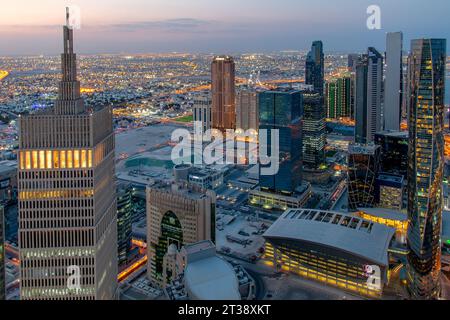 Hohe Bürogebäude an der Corniche in Doha Stockfoto