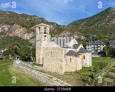 Römische Kirche Sant Feliu in Barruera, Katalonien, Spanien. Dies ist eine der neun Kirchen, die zum UNESCO-Weltkulturerbe gehören. Stockfoto