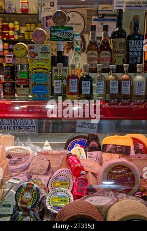 SANTIAGO DE COMPOSTELA, 6. Oktober 2023: Der Mercado de Abastos de Santiago ist der zentrale überdachte Markt von Santiago Stockfoto