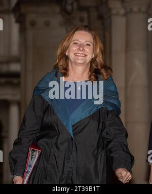 London, England, Großbritannien. Oktober 2023. Die Bildungsministerin GILLIAN KEEGAN wird vor der Downing Street 10 bei Kabinettssitzung gesehen. (Kreditbild: © Tayfun Salci/ZUMA Press Wire) NUR REDAKTIONELLE VERWENDUNG! Nicht für kommerzielle ZWECKE! Stockfoto