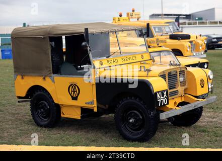 Ein Gelb, Automobile Association 1949, Serie 1, Land Rover aus ihrer Heritage Fleet, auf der British Motor Show 2023 zu sehen Stockfoto