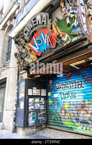 Äußere des Nova Cinema mit hübschen Dekorationen über dem Eingang, Brüssel, Belgien Stockfoto