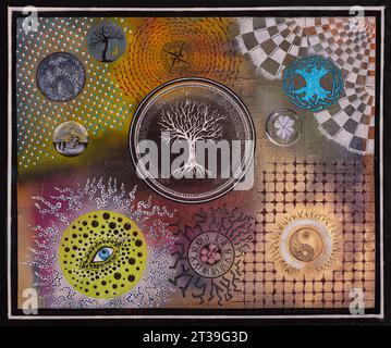 Komplexe Grafiken mit symbolischen Symbolen, lebendigen Mustern und einer vielfältigen Palette auf einem mehrfarbigen Hintergrund. Stockfoto