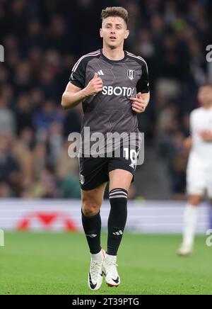 London, Großbritannien. Oktober 2023. Tom Cairney aus Fulham während des Premier League-Spiels im Tottenham Hotspur Stadium, London. Der Bildnachweis sollte lauten: Paul Terry/Sportimage Credit: Sportimage Ltd/Alamy Live News Stockfoto