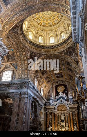 Neapel, Italien - 4. August 2022 : Chiesa del Gesù Nuovo Stockfoto