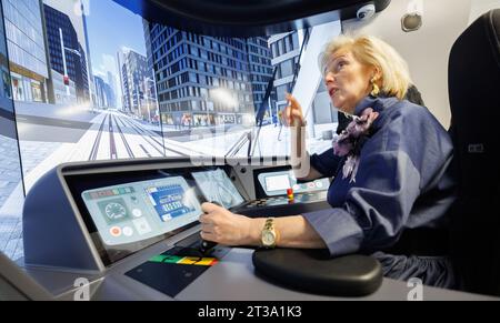 Sydney, Australien. Oktober 2023. Prinzessin Astrid von Belgien, fotografiert während eines Besuchs des Simulationsraums von Transurb in der Sydney Light Rail während der belgischen Wirtschaftsmission im Commonwealth von Australien, Dienstag, den 24. Oktober 2023 in Sydney. Eine belgische Delegation befindet sich vom 19. Bis 28. Oktober 2023 auf einer zehntägigen Wirtschaftsmission in Australien. BELGA FOTO BENOIT DOPPAGNE Credit: Belga News Agency/Alamy Live News Stockfoto