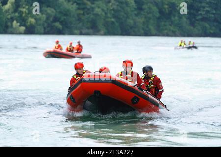 Notfallteam, Training Für Die Handhabung Von Booten, Menai Strait, Anglesey, Nordwales, Stockfoto