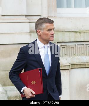 London 24. September 2023. Die Minister verlassen das Kabinettsbüro nach der ABGEBILDETEN wöchentlichen Kabinettssitzung: rt Hon Mark Harper, Secretary of State for Transport Bridget Catterall AlamyLiveNews. Stockfoto