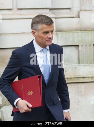 London 24. September 2023. Die Minister verlassen das Kabinettsbüro nach der ABGEBILDETEN wöchentlichen Kabinettssitzung: rt Hon Mark Harper, Secretary of State for Transport Bridget Catterall AlamyLiveNews. Stockfoto