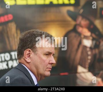 London 24. September 2023. Die Minister verlassen das Kabinettsbüro nach der ABGEBILDETEN wöchentlichen Kabinettssitzung: RT Hon Glen übergibt Bridget Catterall AlamyLiveNews. Stockfoto