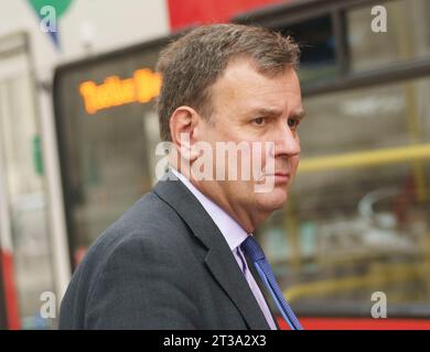 London 24. September 2023. Die Minister verlassen das Kabinettsbüro nach der ABGEBILDETEN wöchentlichen Kabinettssitzung: RT Hon Glen übergibt Bridget Catterall AlamyLiveNews. Stockfoto