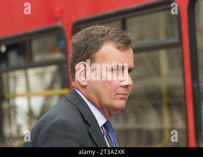 London 24. September 2023. Die Minister verlassen das Kabinettsbüro nach der ABGEBILDETEN wöchentlichen Kabinettssitzung: RT Hon Glen übergibt Bridget Catterall AlamyLiveNews. Stockfoto