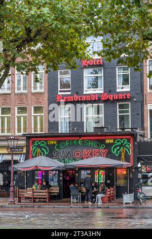 Smokey Coffeeshop in Rembrandtsplein, Amsterdam. Stockfoto