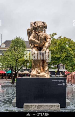 Der Thinker von Joseph Klibansky in Rembrandtsplein, Amsterdam. Bronze. 2018. Stockfoto