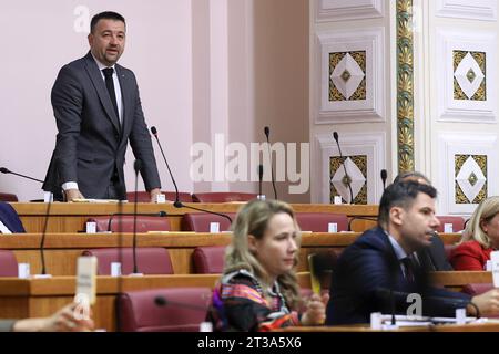 Zagreb, Kroatien. Oktober 2023. Während Premierminister Andrej Plenkovic vor das Parlament kam und in der Fortsetzung der Sitzung den Jahresbericht der Regierung der Republik Kroatien vorlegte, äußerten die Abgeordneten ihre Unzufriedenheit über den Lärm am 24. Oktober 2023 in Zagreb, Kroatien. Foto: Patrik Macek/PIXSELL Credit: Pixsell/Alamy Live News Stockfoto