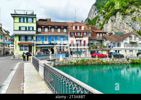 Ein wunderschönes Gebäude in der Innenstadt von Interlaken, einem berühmten Urlaubsort in der Schweiz Stockfoto