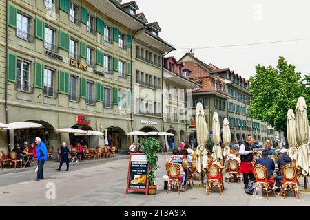 Bern-Mai 20 ,2023 : Freiluft-Restaurant Waisenhausplatz es ist ein platz in der Altstadt von Bern. Berns mittelalterliches Stadtzentrum Schweiz Stockfoto