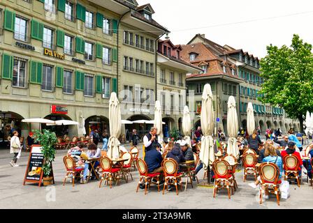 Bern-Mai 20 ,2023 : Freiluft-Restaurant Waisenhausplatz es ist ein platz in der Altstadt von Bern. Berns mittelalterliches Stadtzentrum Schweiz Stockfoto