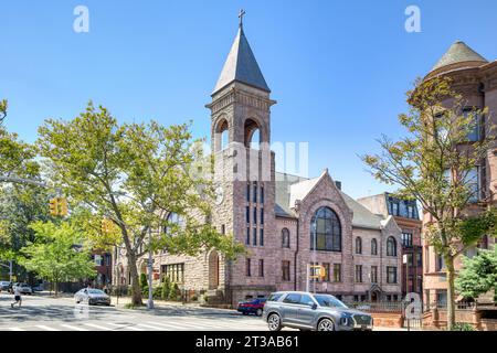 Park Slope, Brooklyn: NYC Wahrzeichen Kirche der Jungfrau Maria, entworfen von George W. Kramer und C. C. Hamilton, erbaut 1904. Stockfoto