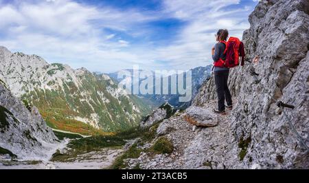 Aufstieg nach Kamniško Sedlo, bestückter Weg, alpen, Slowenien, Mitteleuropa, Stockfoto