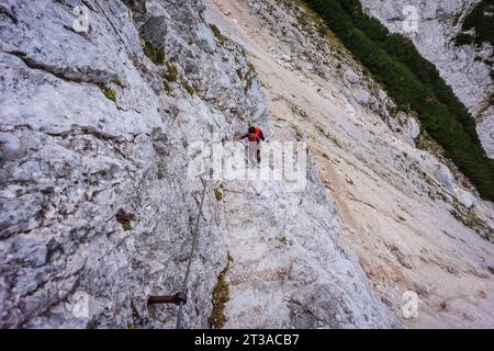 Aufstieg nach Kamniško Sedlo, bestückter Weg, alpen, Slowenien, Mitteleuropa, Stockfoto