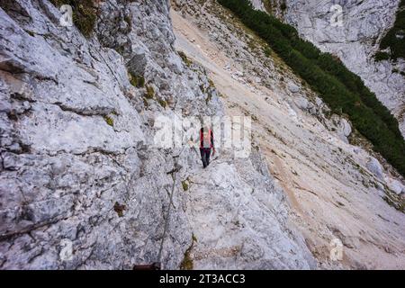 Aufstieg nach Kamniško Sedlo, bestückter Weg, alpen, Slowenien, Mitteleuropa, Stockfoto