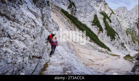 Aufstieg nach Kamniško Sedlo, bestückter Weg, alpen, Slowenien, Mitteleuropa, Stockfoto