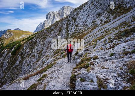 Aufstieg nach Kamniško Sedlo, bestückter Weg, alpen, Slowenien, Mitteleuropa, Stockfoto