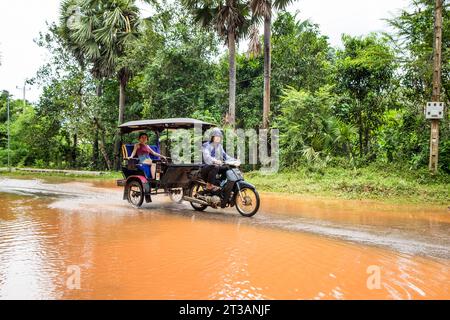 Kambodscha, Kampong Phluk, überflutete Straße Stockfoto