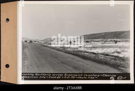 Vertrag Nr. 62, Clearing Lower Middle and East Branches, Quabbin Reservoir, Ware, New Salem, Petersham und Hardwick, Blick nach Norden auf den Greenwich Cemetery, Greenwich, Mass., 21. März 1939 Stockfoto