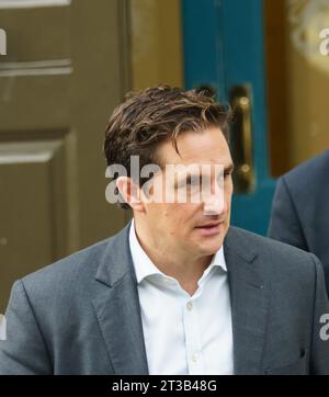 London 24. September 2023. Die Minister verlassen das Kabinettsbüro nach der ABGEBILDETEN wöchentlichen Kabinettssitzung: RT Hon Johnny Mercer Bridget Catterall AlamyLiveNews. Stockfoto