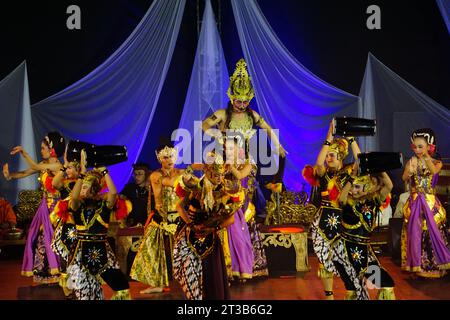 Das ASEAN Panji Festival ist ein Festival, das die Geschichte von Panji Asmarabangun und Dewi Candrakirana erzählt, das von der UNESCO anerkannt wurde. Stockfoto