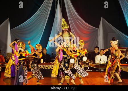 Das ASEAN Panji Festival ist ein Festival, das die Geschichte von Panji Asmarabangun und Dewi Candrakirana erzählt, das von der UNESCO anerkannt wurde. Stockfoto