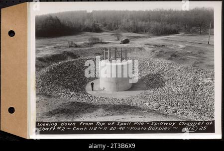 Vertrag Nr. 112, Überlaufkanal bei Schacht 2 von Quabbin Aqueduct, Holden, Blick von der Spitze des Ablagerungshaufels nach unten, Überlaufkanal bei Schacht 2, Holden, Mass., 20. November 1940 Stockfoto