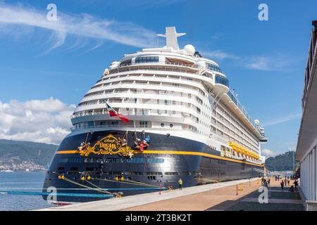 Disney Dream Kreuzfahrtschiff legt in Puerto de Vigo, Vigo, Provinz Pontevedra, Galicien, Königreich Spanien an Stockfoto