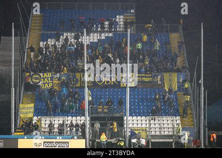 Brescia, Italien. Oktober 2023. Fans von Modena während Brescia Calcio vs Modena FC, italienisches Fußball-Spiel der Serie B in Brescia, Italien, 24. Oktober 2023 Credit: Independent Photo Agency/Alamy Live News Stockfoto