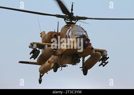 Israelische Luftwaffe AH-64A Peten bewaffnet mit Hellfire Raketen. Stockfoto