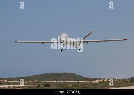 Ein unbemanntes Luftfahrzeug der israelischen Luftwaffe Hermes 900 Kochav startet. Stockfoto