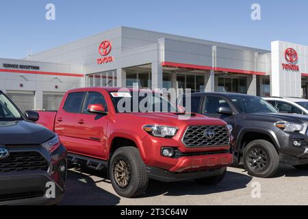 Noblesville - 22. Oktober 2023: Zertifiziertes gebrauchtes Toyota Tacoma Display in einem Händlerbetrieb. Bei Lieferproblemen verkauft Toyota Gebrauchtfahrzeuge für Meeting Stockfoto