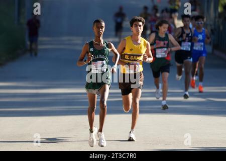 Trey Caldwell aus de La Salle gewinnt das Rennen der Division I und 2 Einzelverlosungen in 14:49 Uhr während der 75h Mt. San Antonio College Cross Country Invitational, Samstag, 21. Oktober 2023, in Walnut, Kalif. Stockfoto