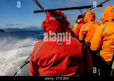 Moresby Explorers Zodiac Tour im Gwaii Haanas National Park Reserve, Haida Gwaii, British Columbia, Kanada [keine Veröffentlichungen; nur redaktionelle Lizenzierung] Stockfoto